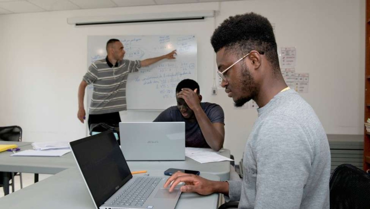 DIRECTEUR D'ETABLISSEMENT (F/H) FONDATION JEUNESSE FEU VERT, Ris